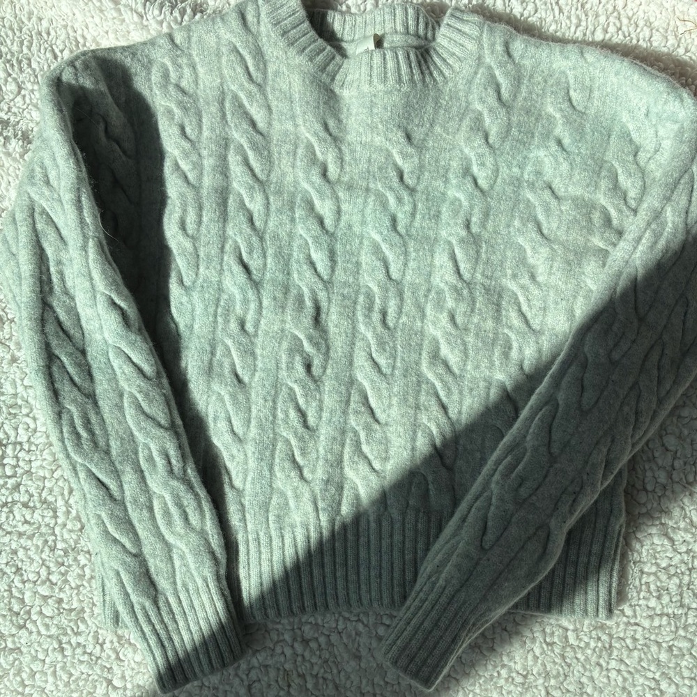 Women’s Gray Cable Knit Sweater